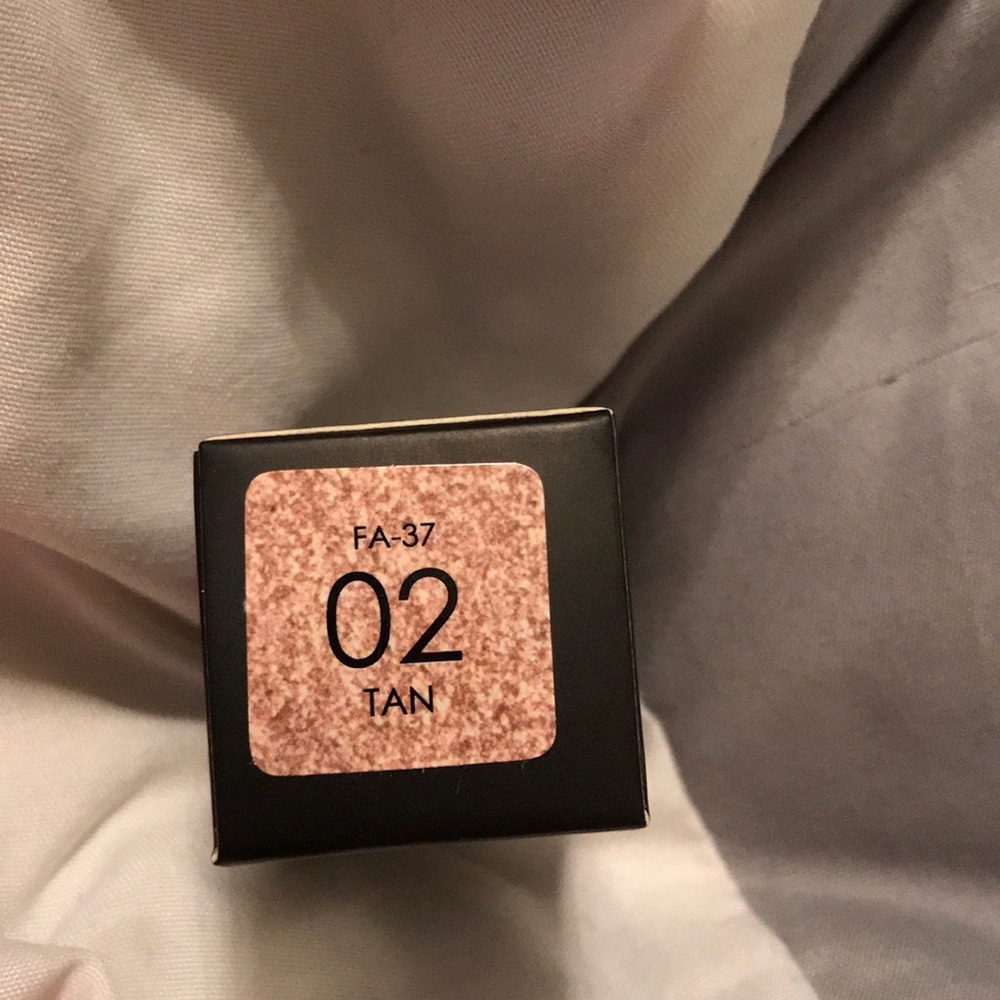 Tan golden Eyeshadow